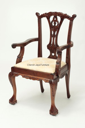 Code: CS 220-M Name: Chippendale Chair Carver Size: W=48 x D=46 x H=104 cm Wood: Solid Mahogany wood.﻿